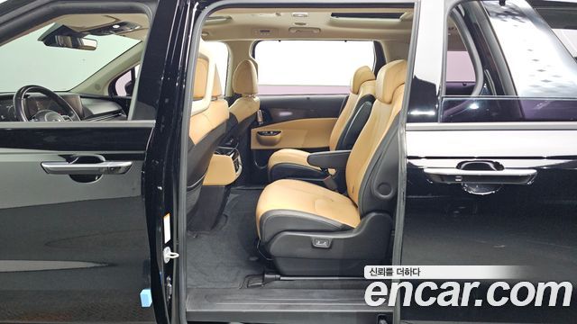 Kia Canival 2021 — photo 16