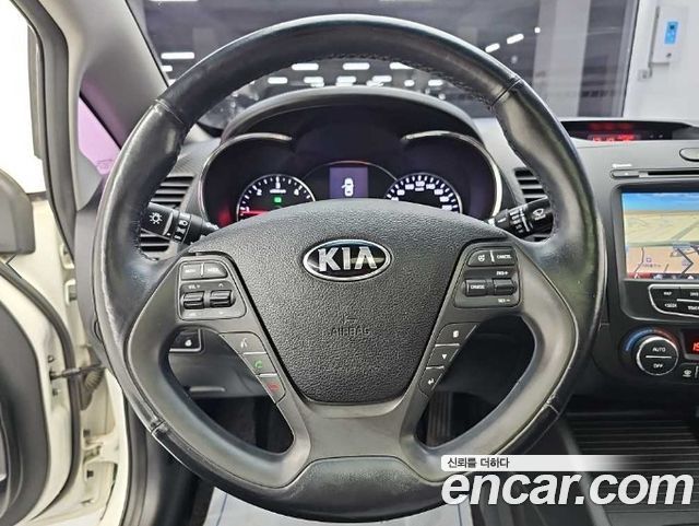 Kia K3 2015 — photo 9