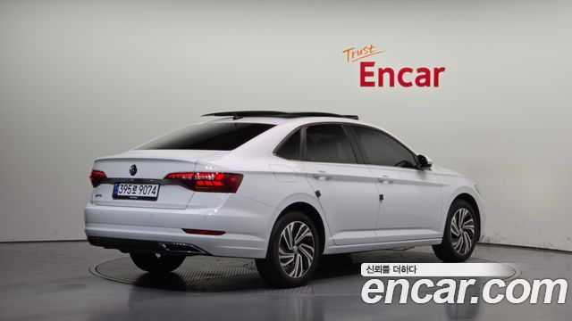 Volkswagen Jetta 2021 — photo 2