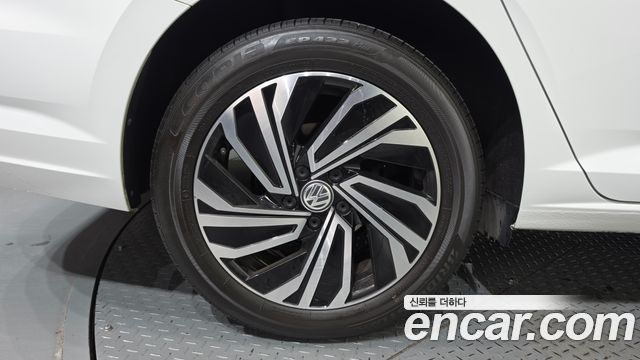 Volkswagen Jetta 2021 — photo 5