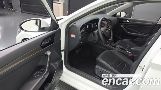Volkswagen Jetta 2021 — photo 13