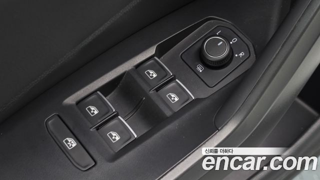 Volkswagen Jetta 2021 — photo 24