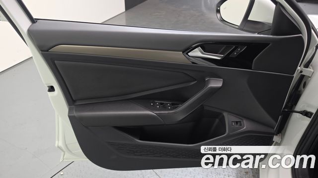 Volkswagen Jetta 2021 — photo 14