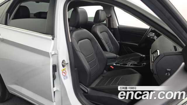 Volkswagen Jetta 2021 — photo 16