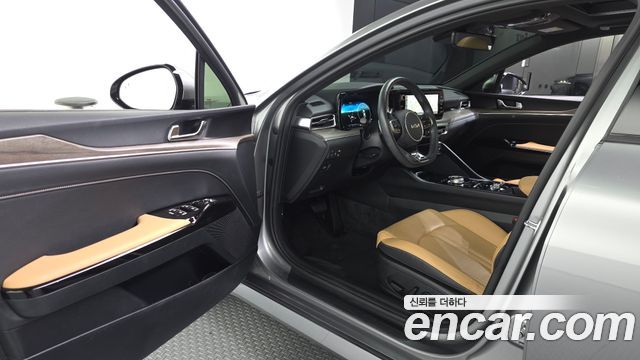 Kia K5 2023 — photo 10