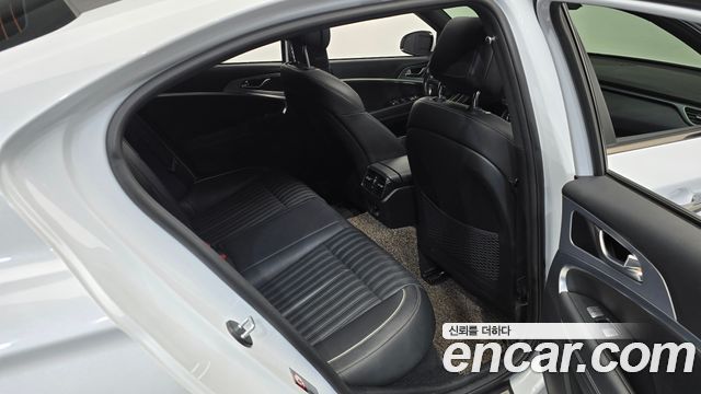 Genesis G70 2018 — photo 17
