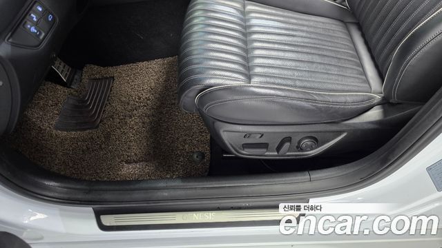 Genesis G70 2018 — photo 31