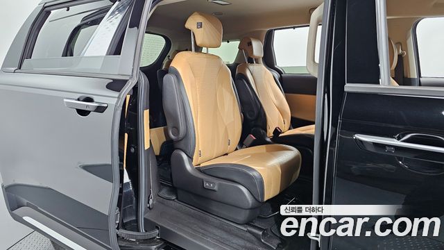 Kia Canival 2021 — photo 17