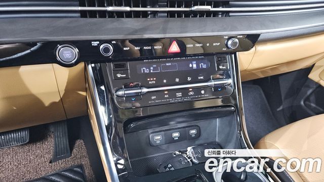 Kia Canival 2021 — photo 24