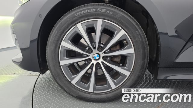 BMW 3-Series 2023 — photo 5