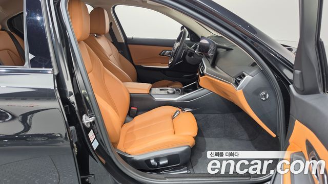 BMW 3-Series 2023 — photo 11