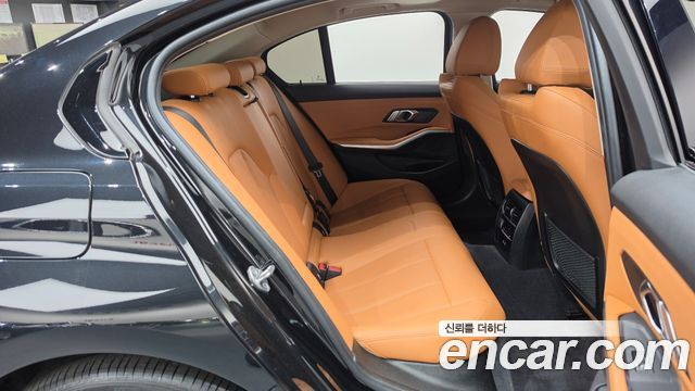 BMW 3-Series 2023 — photo 12