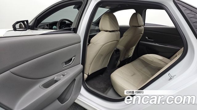 Hyundai AVANTE 2024 — photo 18