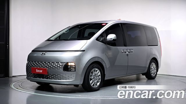 Hyundai Staria 2023 — photo 1