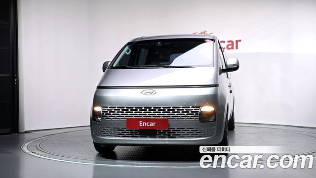 Hyundai Staria 2023 — photo 3