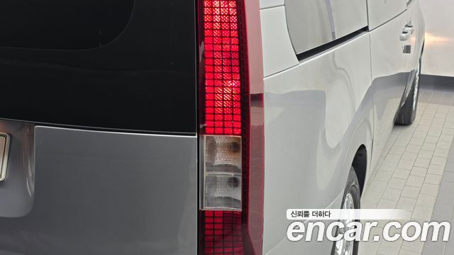 Hyundai Staria 2023 — photo 9