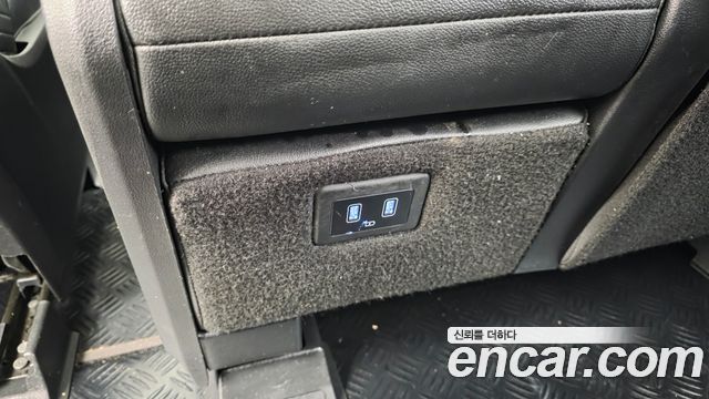 Hyundai Staria 2023 — photo 28