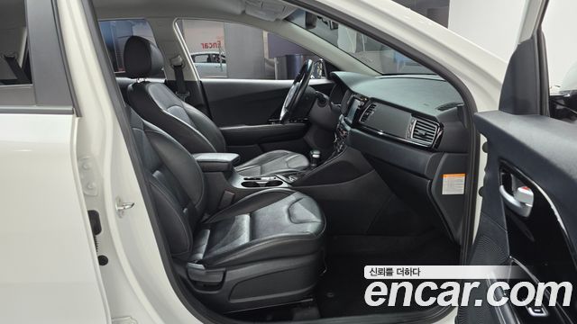 Kia Niro 2018 — photo 16
