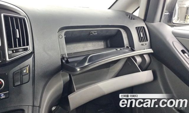 Hyundai Starex 2018 — photo 17