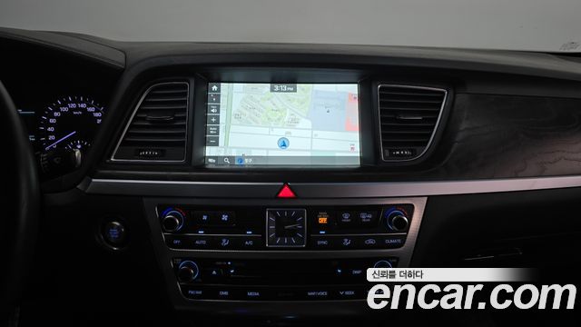 Genesis G80 2018 — photo 21