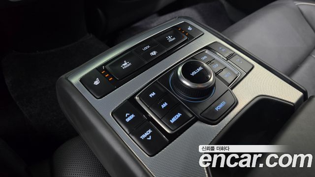 Genesis G80 2018 — photo 27