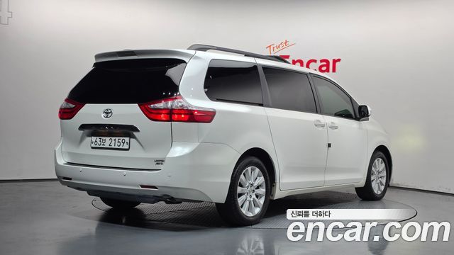 Toyota Sienna 2015 — photo 2