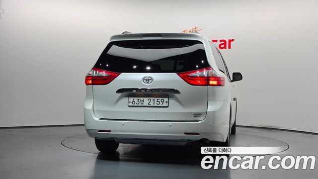 Toyota Sienna 2015 — photo 4