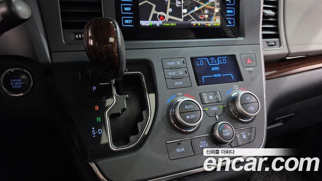 Toyota Sienna 2015 — photo 9