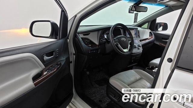 Toyota Sienna 2015 — photo 10