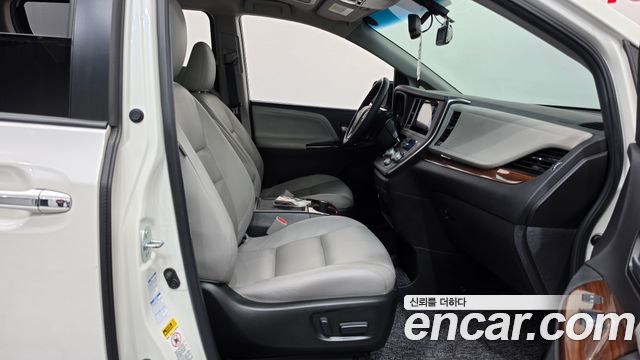 Toyota Sienna 2015 — photo 11
