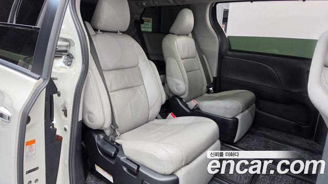 Toyota Sienna 2015 — photo 12