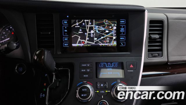 Toyota Sienna 2015 — photo 14