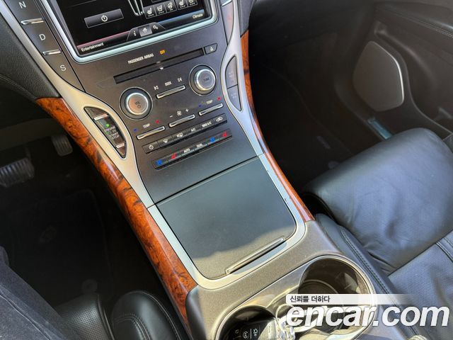Lincoln MKX 2016 — photo 14