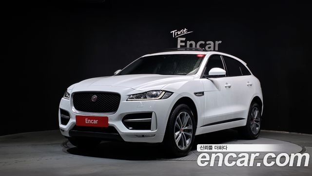 Jaguar F-PACE 2018 — photo 1
