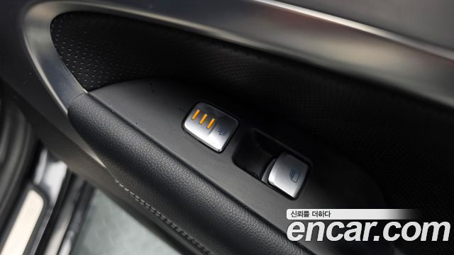 Genesis G70 2018 — photo 24