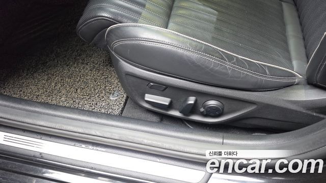 Genesis G70 2018 — photo 32