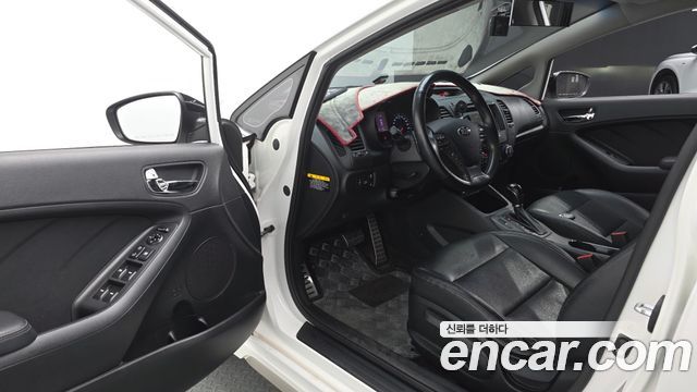 Kia K3 2013 — photo 13