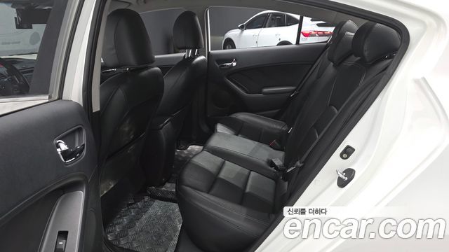 Kia K3 2013 — photo 17