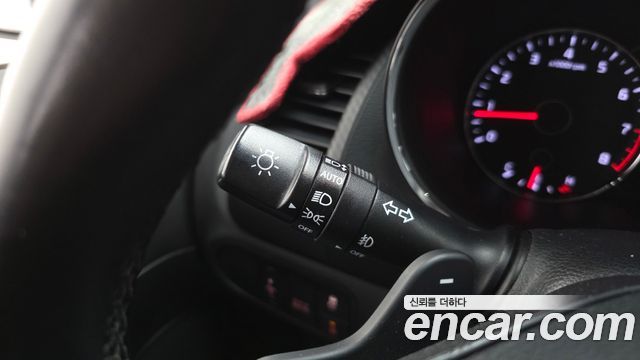 Kia K3 2013 — photo 25