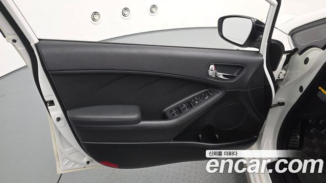 Kia K3 2013 — photo 14