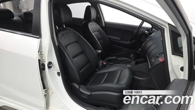 Kia K3 2013 — photo 16