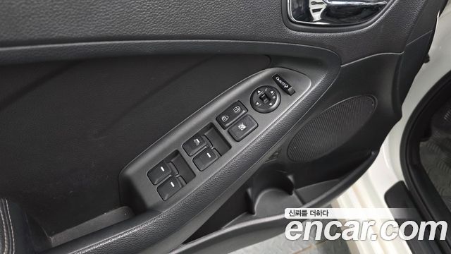 Kia K3 2013 — photo 29