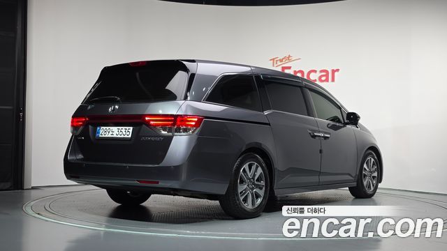 Honda Odyssey 2014 — photo 2