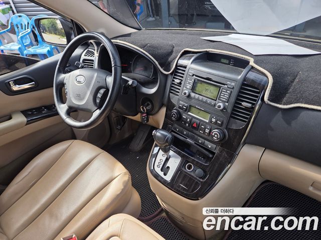 Kia Canival 2011 — photo 9