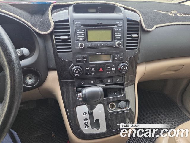 Kia Canival 2011 — photo 11