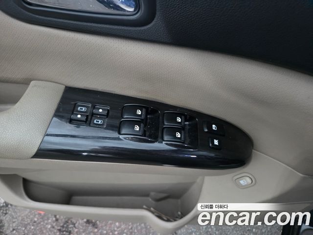 Kia Canival 2011 — photo 16
