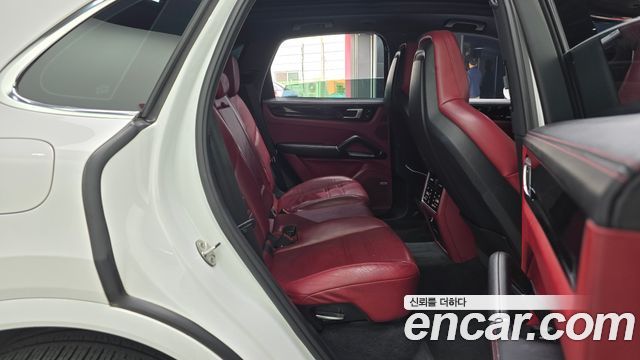 Porsche Cayenne 2019 — photo 11