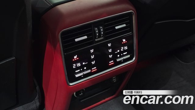 Porsche Cayenne 2019 — photo 17