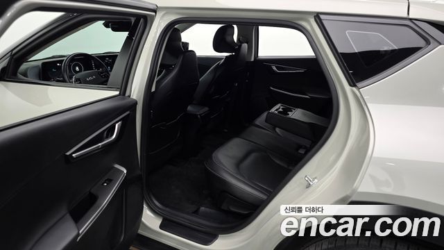 Kia EV6 2023 — photo 16
