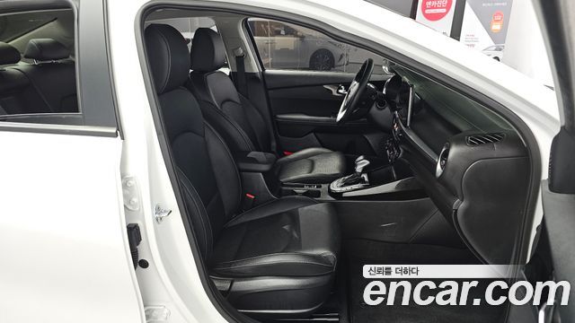 Kia K3 2023 — photo 13